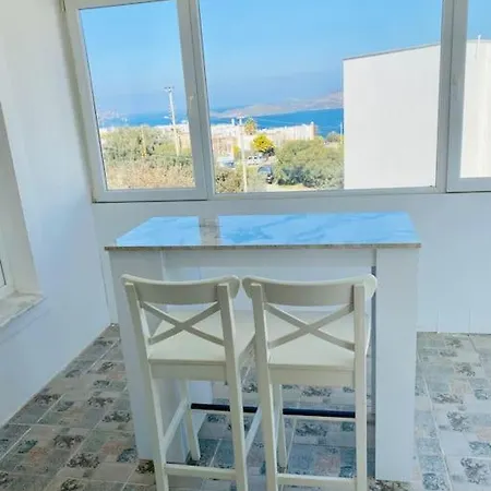 A Triplex With Overlooking The Sea Giris